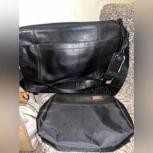 Tumi leather crossbody bag black in color comes with a small Tumi zipper pouch